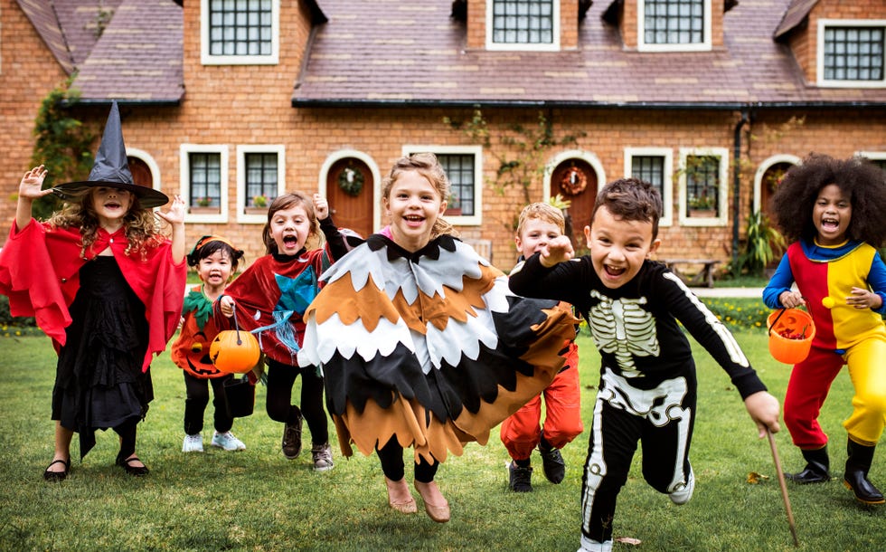 A step-by-step guide image to inspire homeowners starting their haunted-house project.