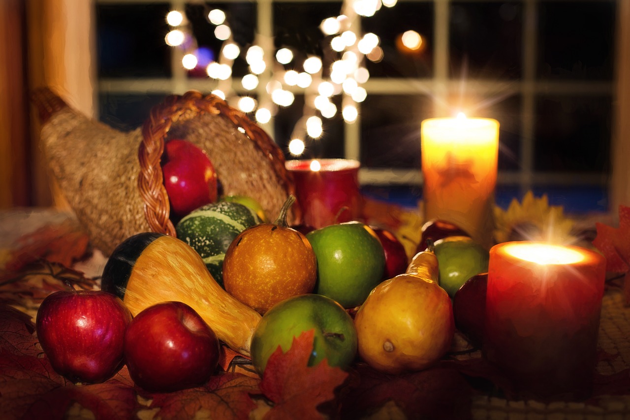A festive Thanksgiving spread that recalls early American harvest celebrations.