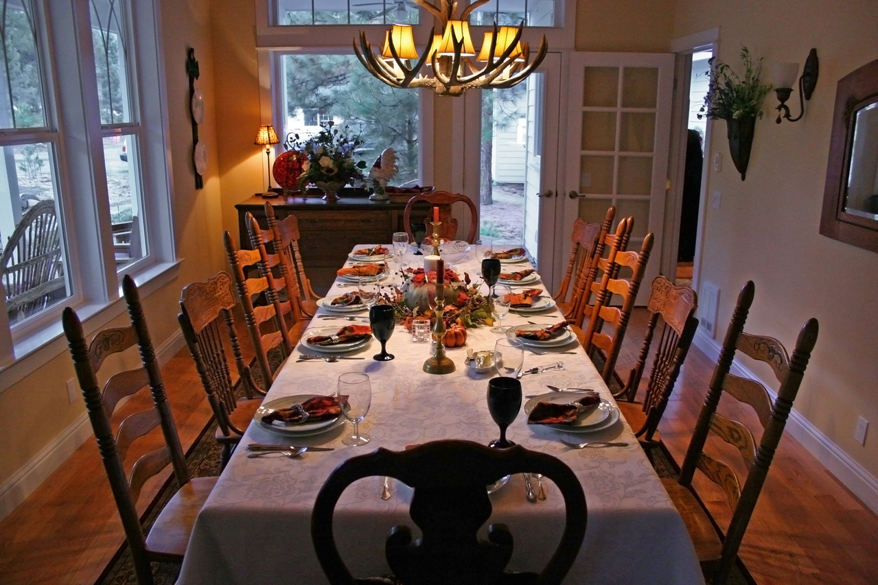 A cozy Thanksgiving table set for gathering and savoring locally sourced dishes.